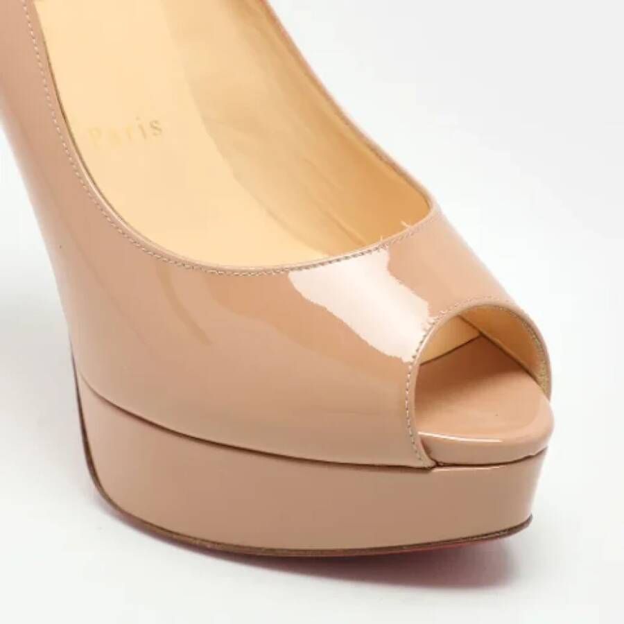 Christian Louboutin Pre-owned Leather heels Beige Dames