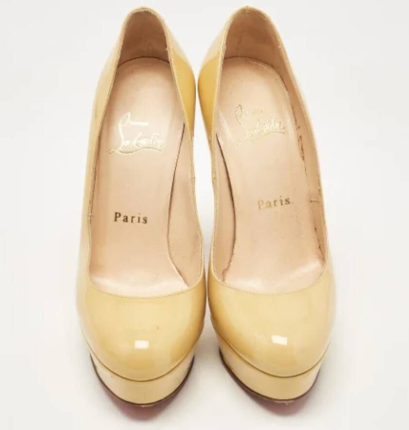 Christian Louboutin Pre-owned Leather heels Beige Dames