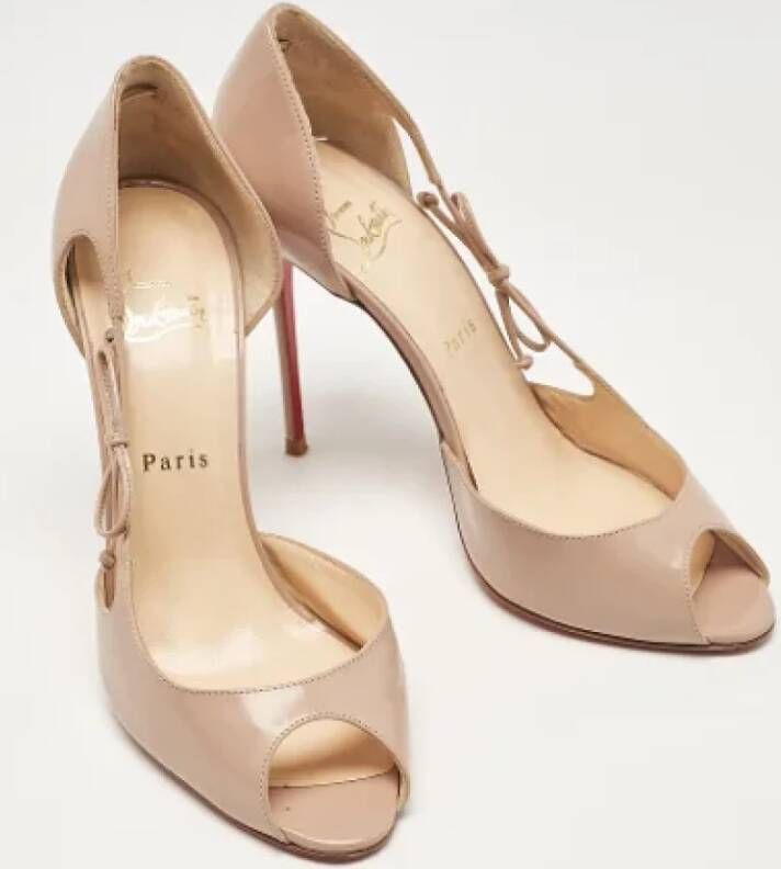 Christian Louboutin Pre-owned Leather heels Beige Dames