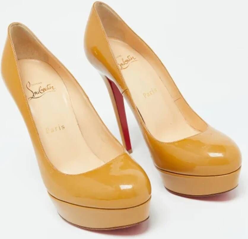 Christian Louboutin Pre-owned Leather heels Beige Dames