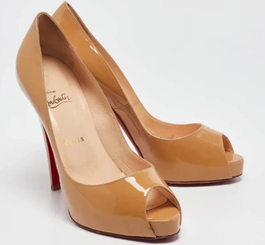 Christian Louboutin Pre-owned Leather heels Beige Dames