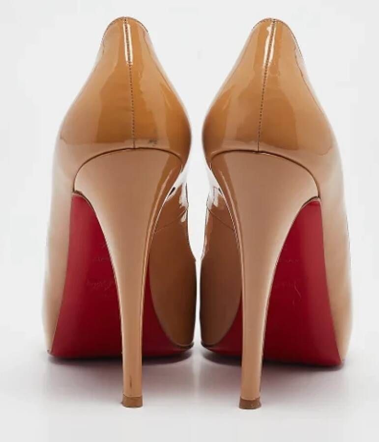 Christian Louboutin Pre-owned Leather heels Beige Dames