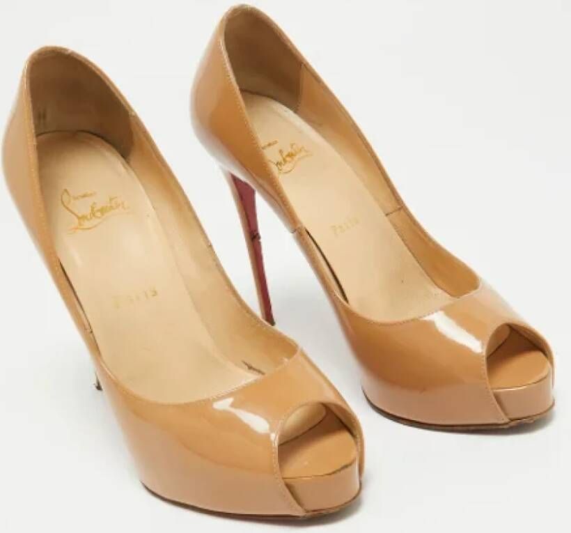 Christian Louboutin Pre-owned Leather heels Beige Dames