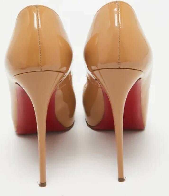 Christian Louboutin Pre-owned Leather heels Beige Dames