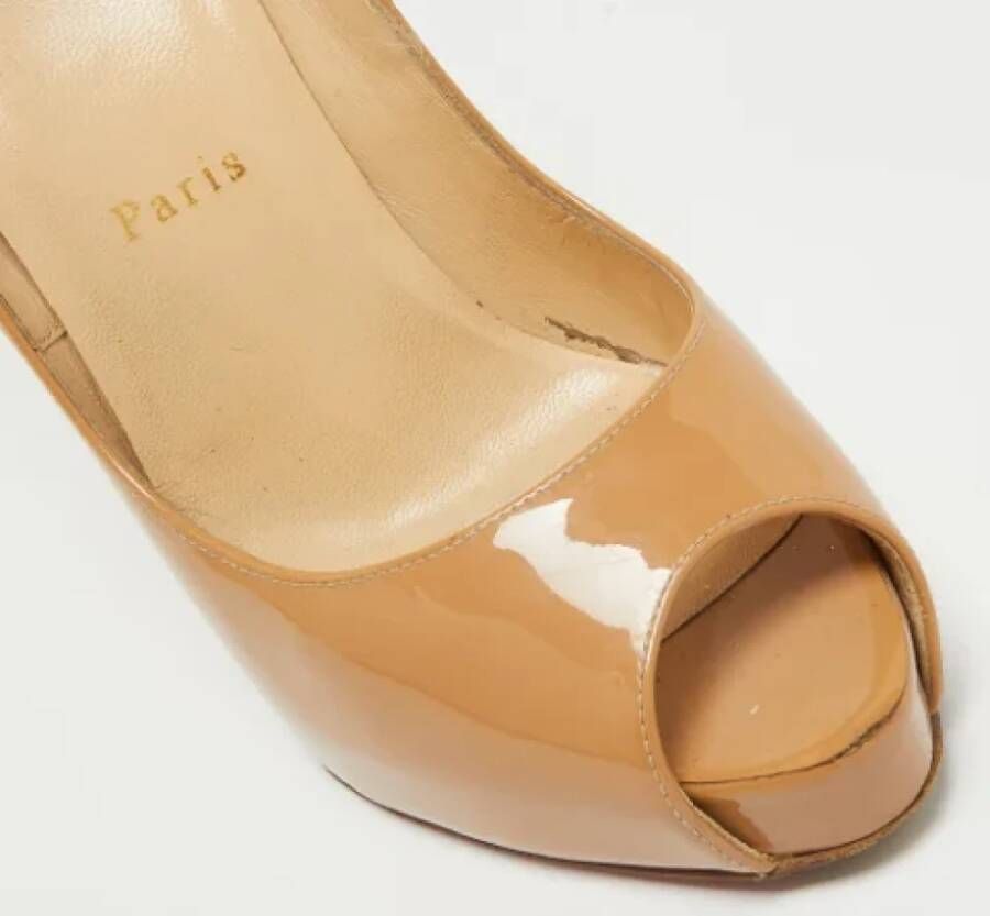 Christian Louboutin Pre-owned Leather heels Beige Dames