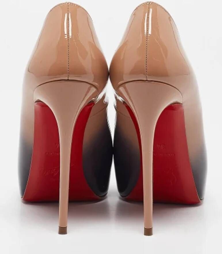 Christian Louboutin Pre-owned Leather heels Beige Dames