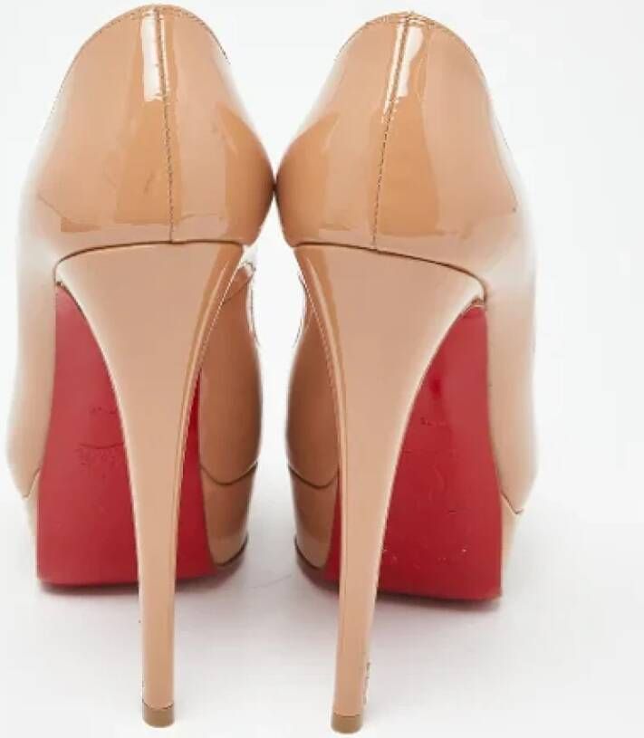 Christian Louboutin Pre-owned Leather heels Beige Dames