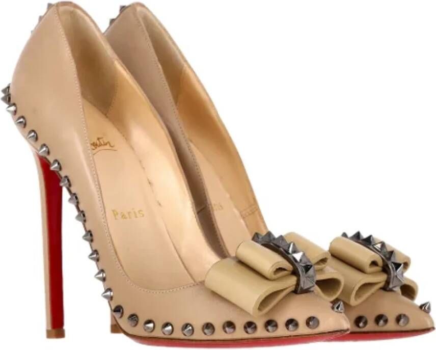 Christian Louboutin Pre-owned Leather heels Beige Dames