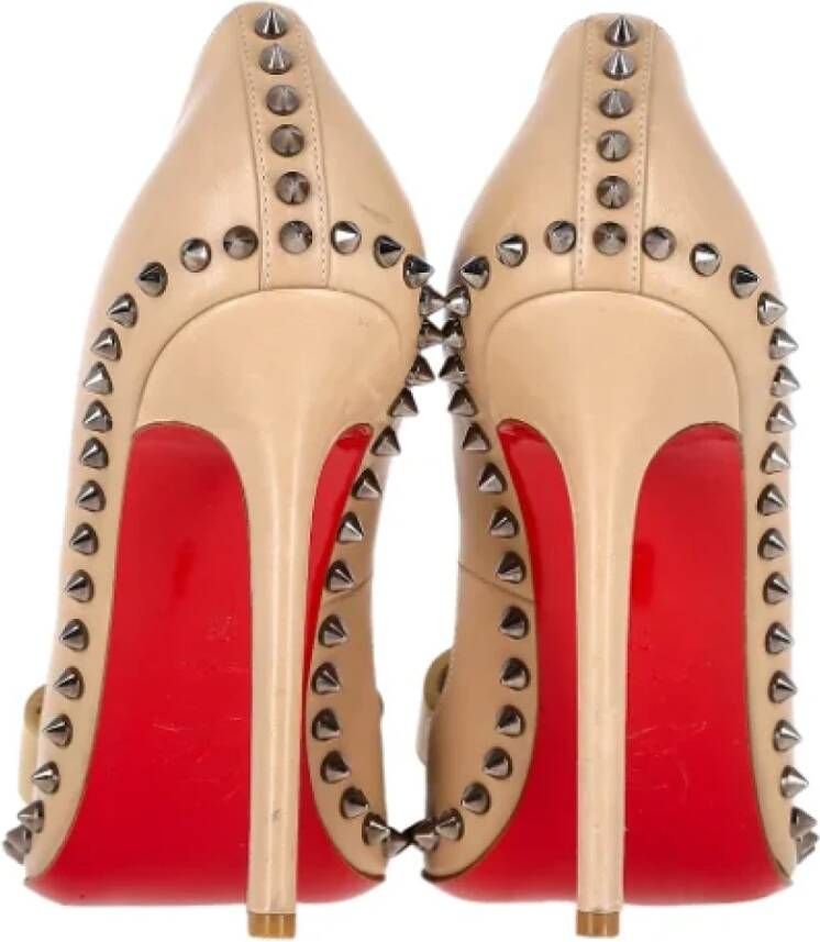 Christian Louboutin Pre-owned Leather heels Beige Dames