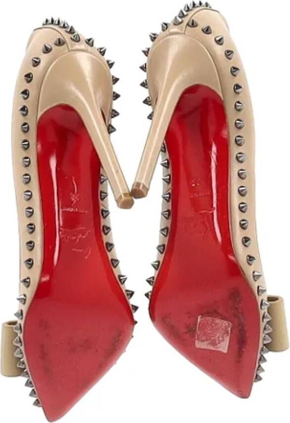 Christian Louboutin Pre-owned Leather heels Beige Dames