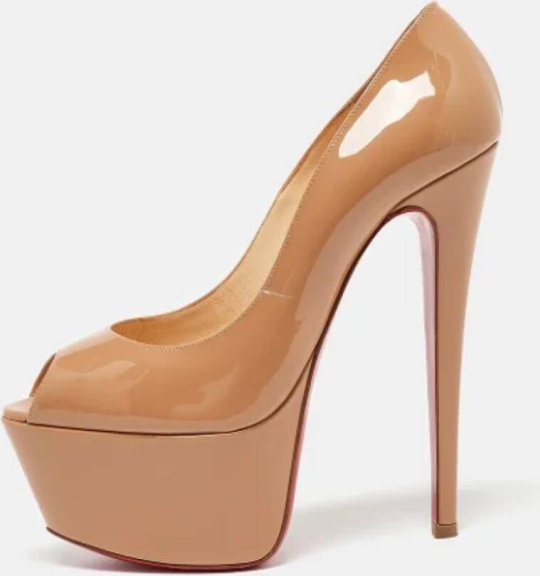 Christian Louboutin Pre-owned Leather heels Beige Dames