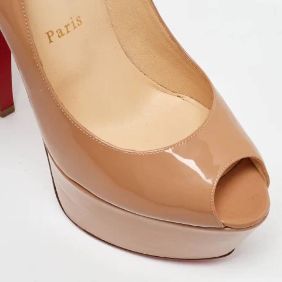 Christian Louboutin Pre-owned Leather heels Beige Dames