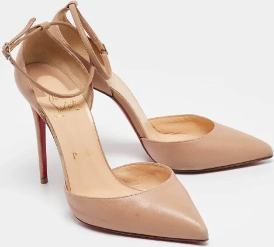 Christian Louboutin Pre-owned Leather heels Beige Dames