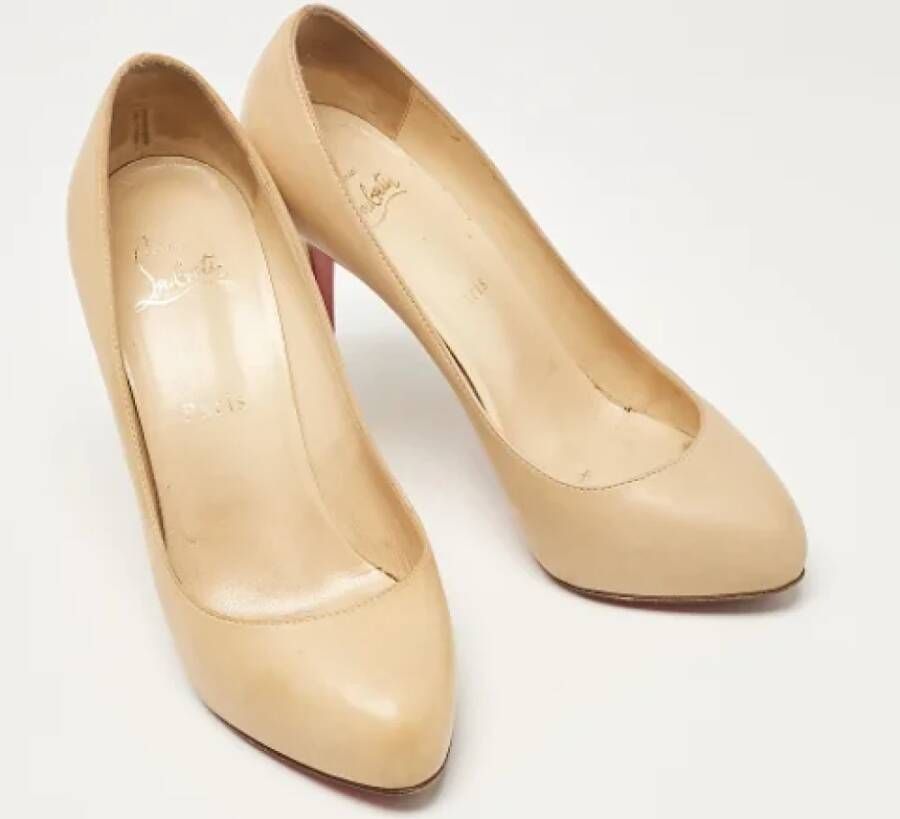 Christian Louboutin Pre-owned Leather heels Beige Dames