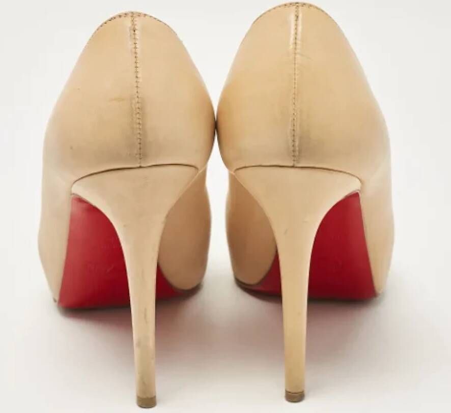 Christian Louboutin Pre-owned Leather heels Beige Dames