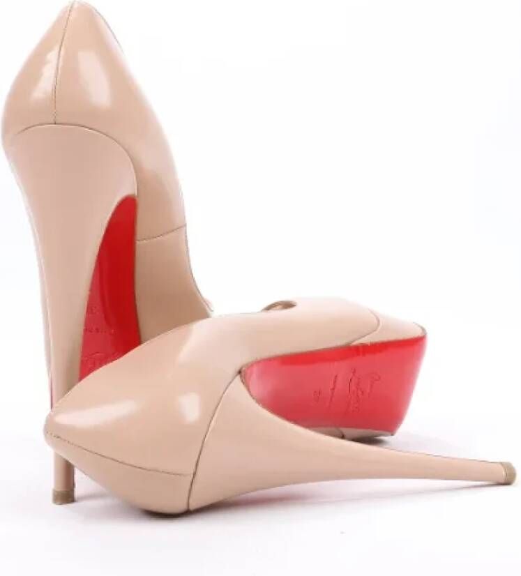 Christian Louboutin Pre-owned Leather heels Beige Dames