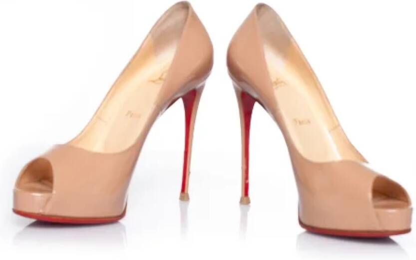 Christian Louboutin Pre-owned Leather heels Beige Dames