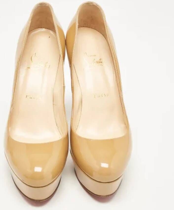 Christian Louboutin Pre-owned Leather heels Beige Dames