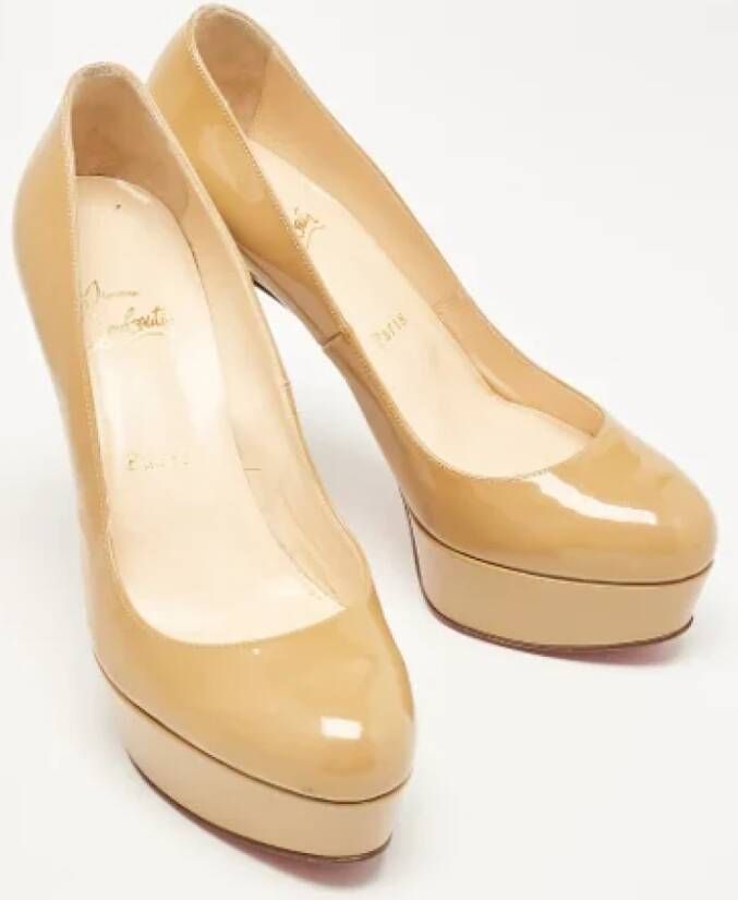 Christian Louboutin Pre-owned Leather heels Beige Dames