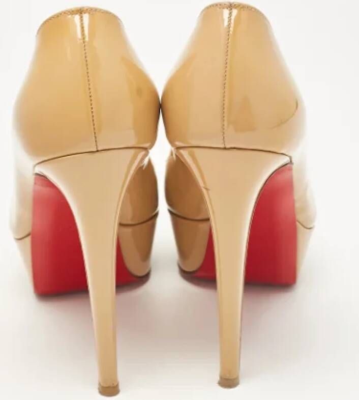 Christian Louboutin Pre-owned Leather heels Beige Dames