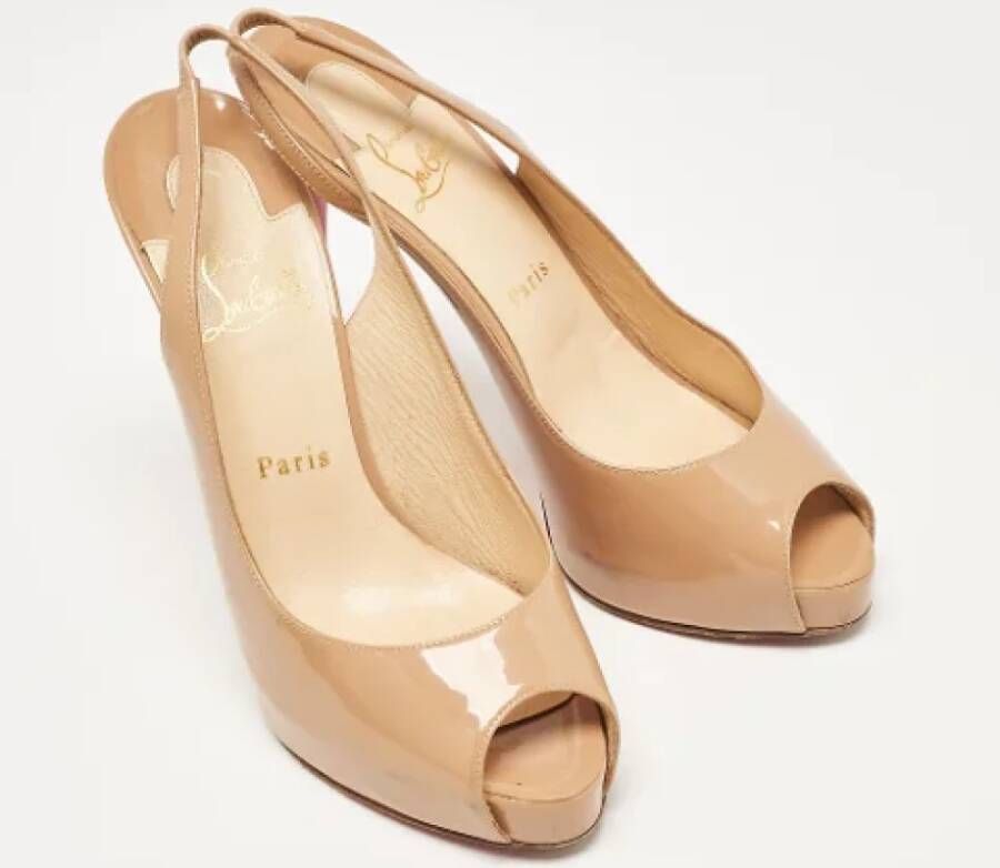 Christian Louboutin Pre-owned Leather heels Beige Dames