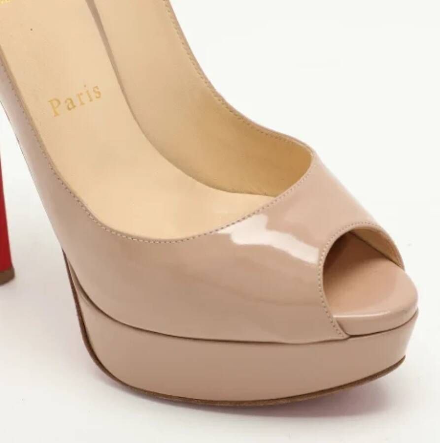 Christian Louboutin Pre-owned Leather heels Beige Dames