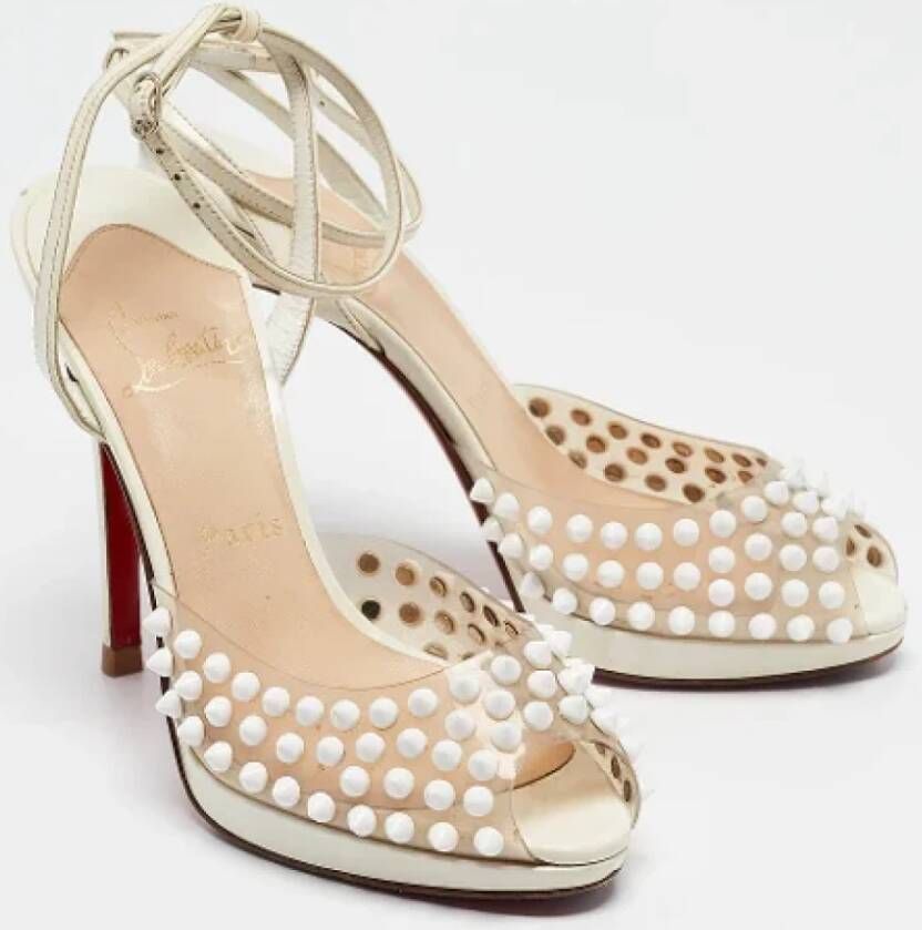 Christian Louboutin Pre-owned Leather heels Beige Dames