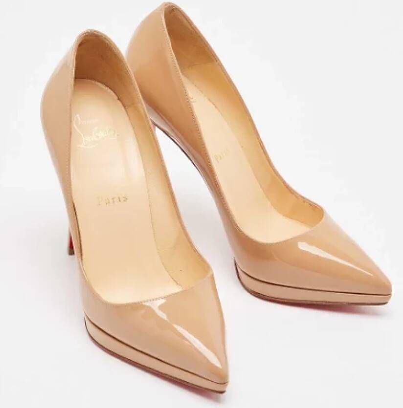 Christian Louboutin Pre-owned Leather heels Beige Dames