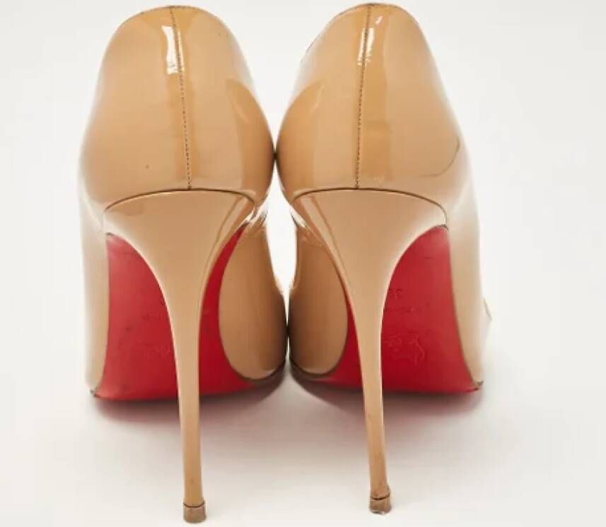 Christian Louboutin Pre-owned Leather heels Beige Dames