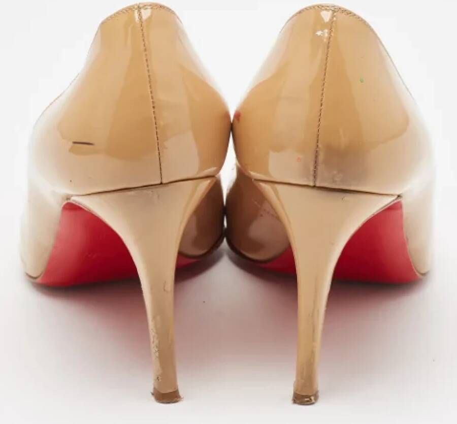 Christian Louboutin Pre-owned Leather heels Beige Dames