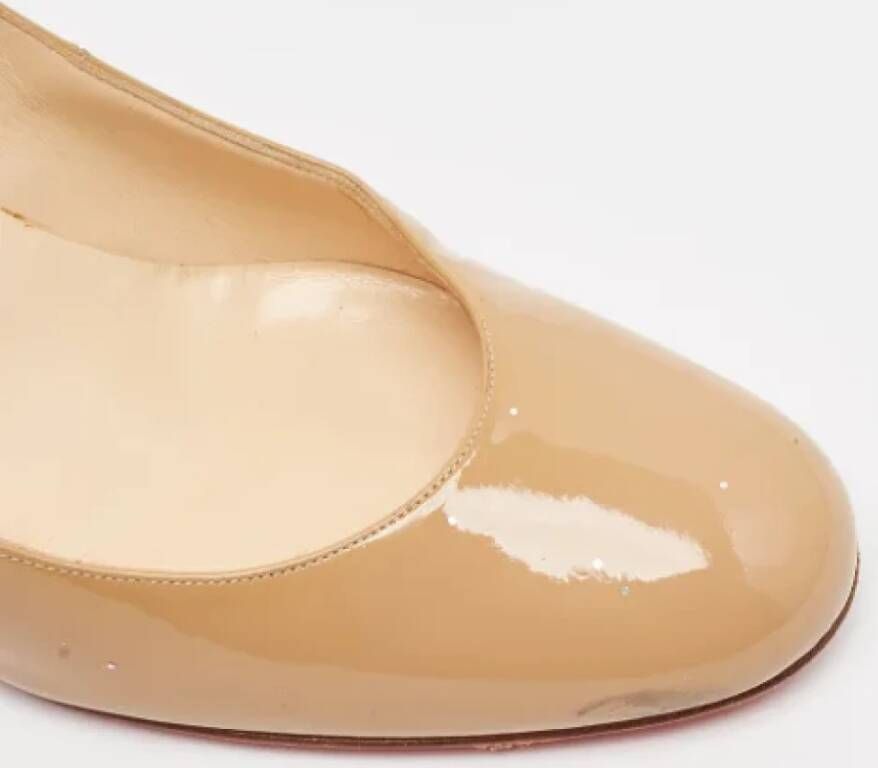 Christian Louboutin Pre-owned Leather heels Beige Dames