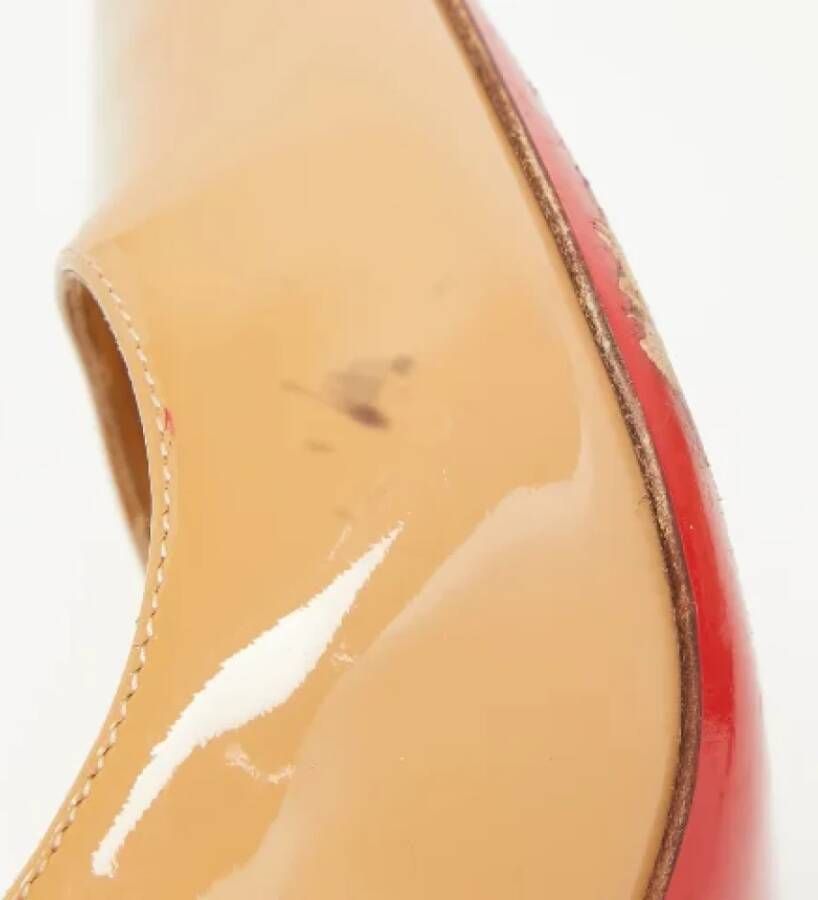 Christian Louboutin Pre-owned Leather heels Beige Dames