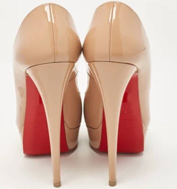 Christian Louboutin Pre-owned Leather heels Beige Dames