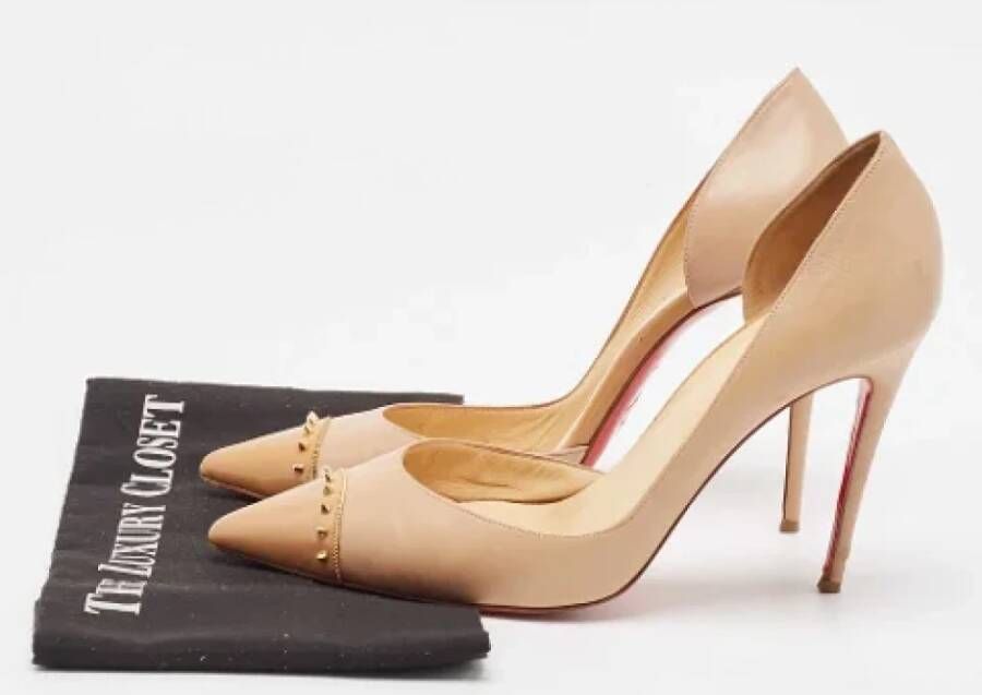 Christian Louboutin Pre-owned Leather heels Beige Dames