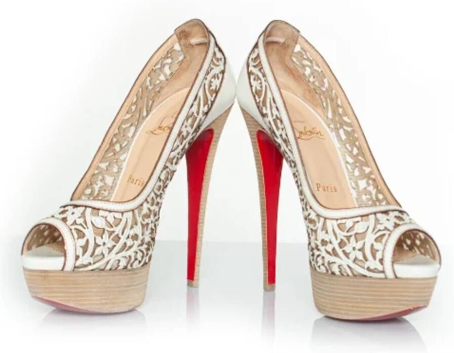 Christian Louboutin Pre-owned Leather heels Beige Dames