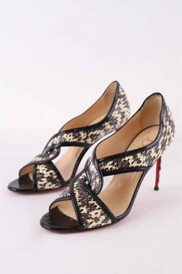 Christian Louboutin Pre-owned Leather heels Beige Dames