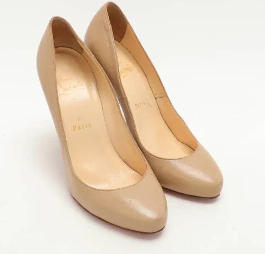 Christian Louboutin Pre-owned Leather heels Beige Dames