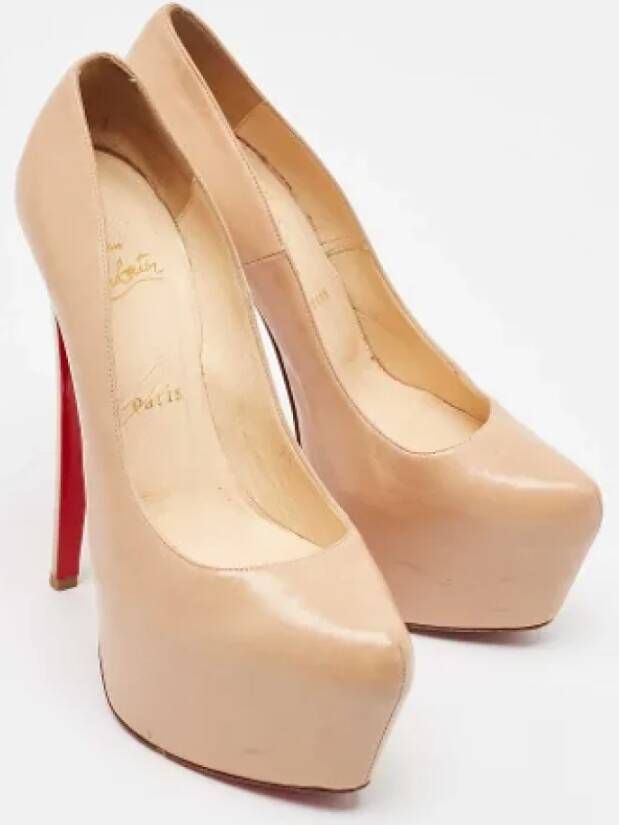 Christian Louboutin Pre-owned Leather heels Beige Dames