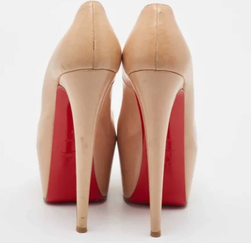 Christian Louboutin Pre-owned Leather heels Beige Dames