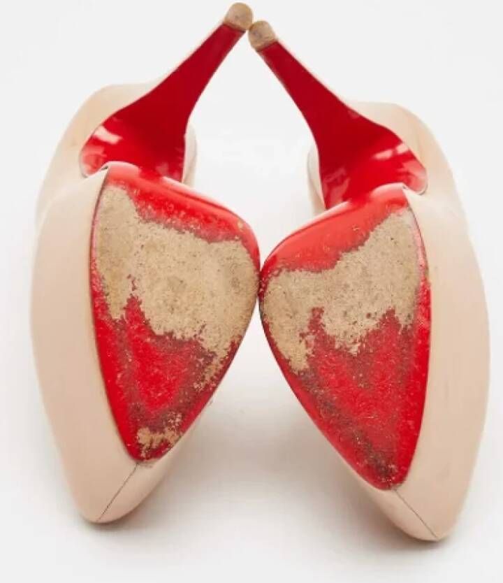 Christian Louboutin Pre-owned Leather heels Beige Dames