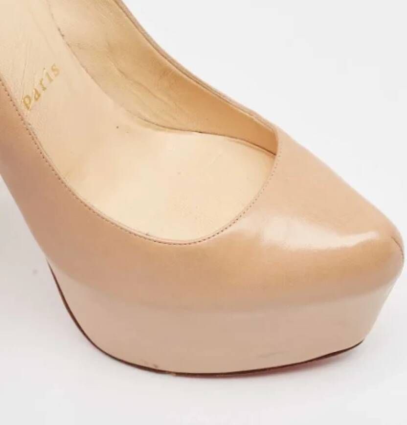 Christian Louboutin Pre-owned Leather heels Beige Dames