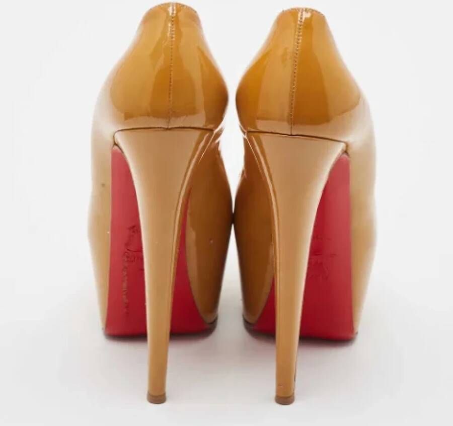 Christian Louboutin Pre-owned Leather heels Beige Dames