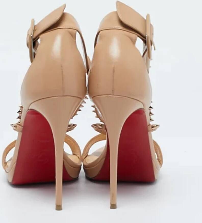 Christian Louboutin Pre-owned Leather heels Beige Dames