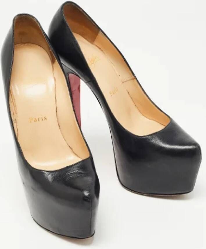 Christian Louboutin Pre-owned Leather heels Black Dames