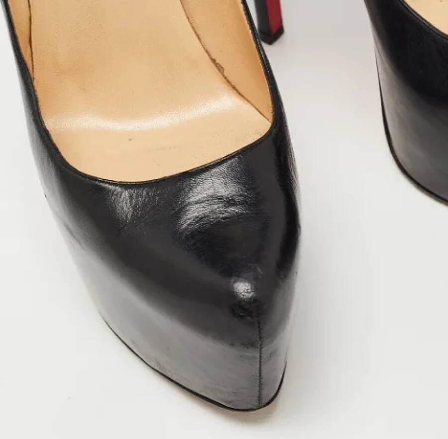 Christian Louboutin Pre-owned Leather heels Black Dames