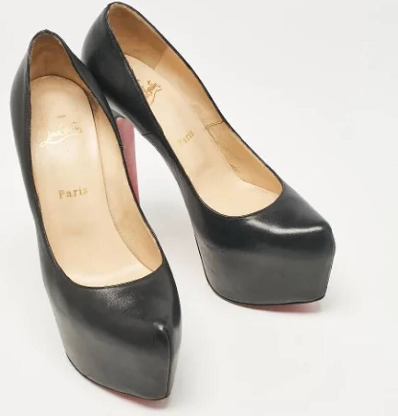 Christian Louboutin Pre-owned Leather heels Black Dames