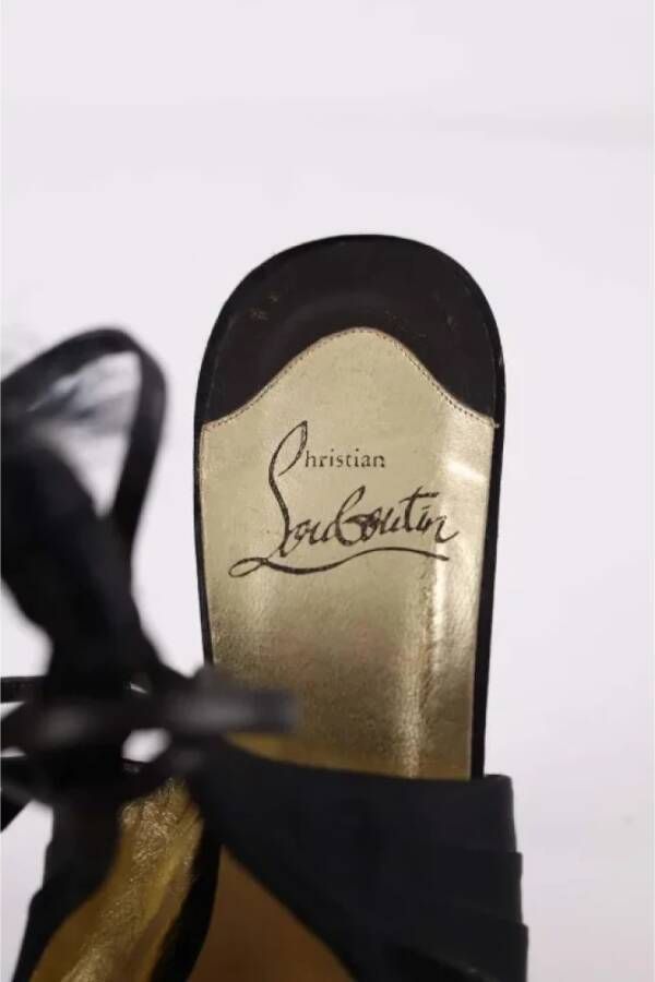 Christian Louboutin Pre-owned Leather heels Black Dames