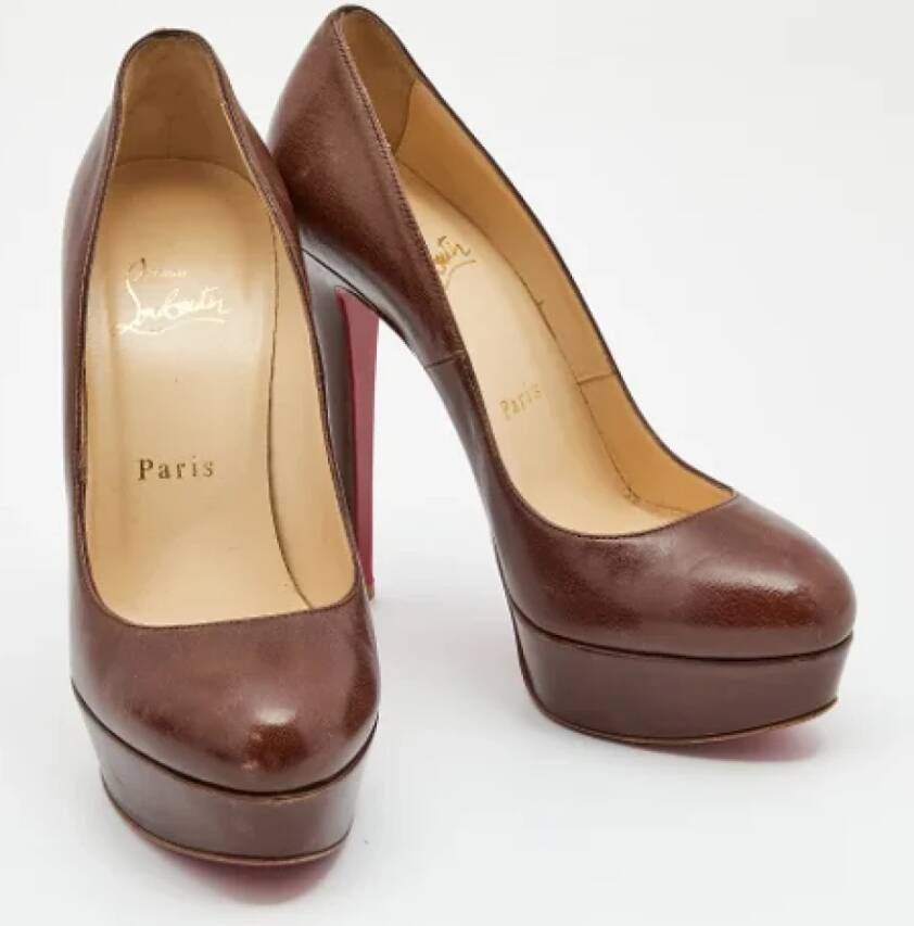 Christian Louboutin Pre-owned Leather heels Brown Dames