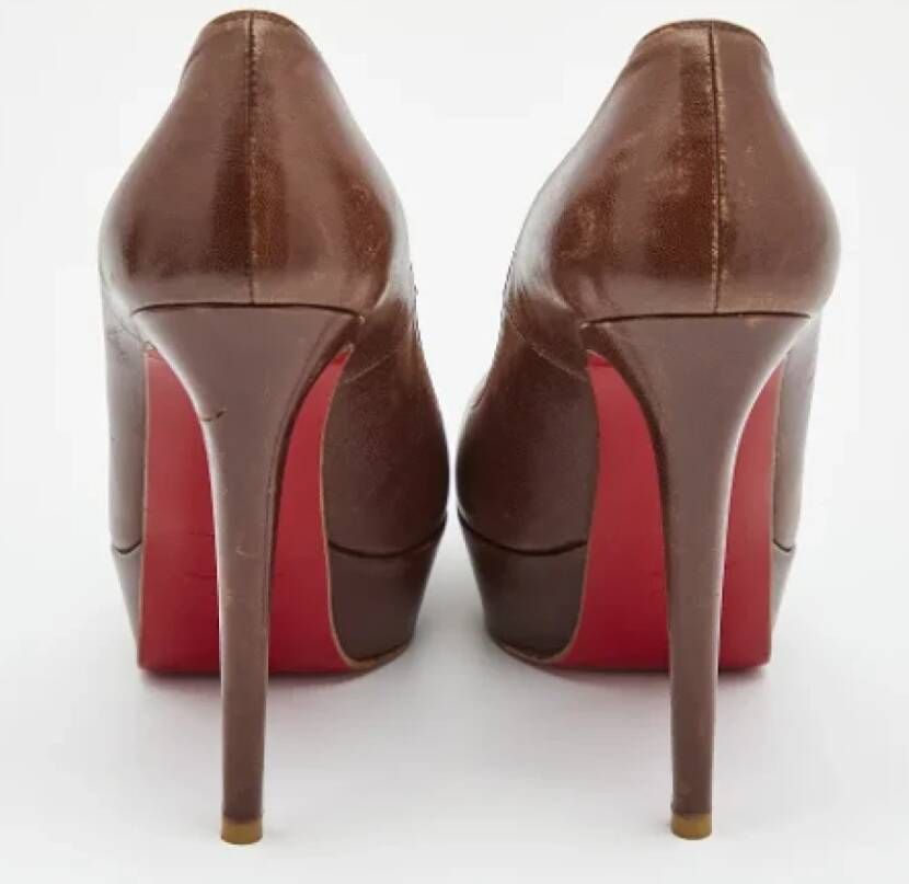 Christian Louboutin Pre-owned Leather heels Brown Dames