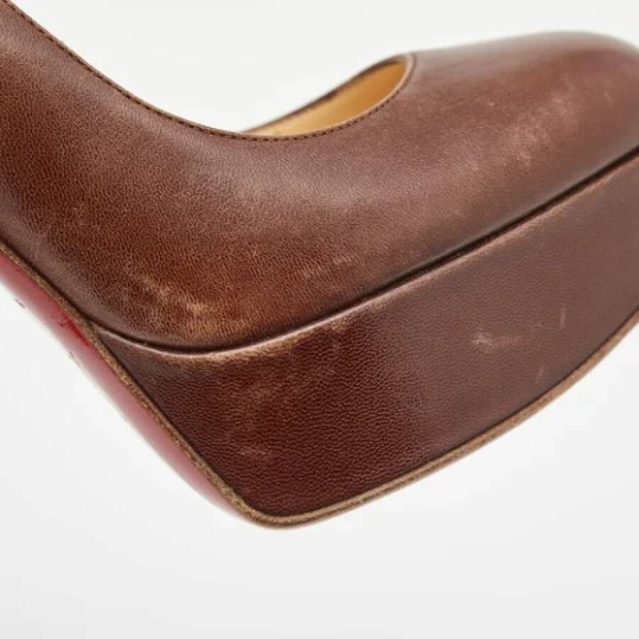 Christian Louboutin Pre-owned Leather heels Brown Dames